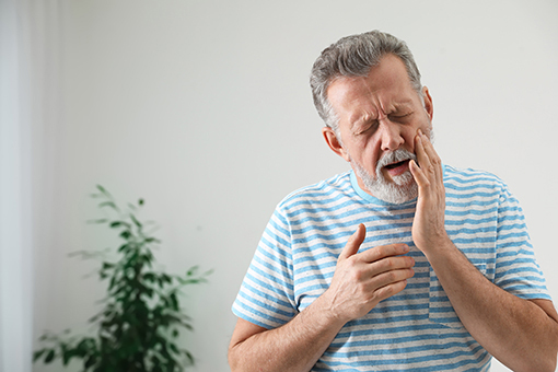 Wesley Chapel Man In Need of Tooth Extraction Due To Constant Toothache